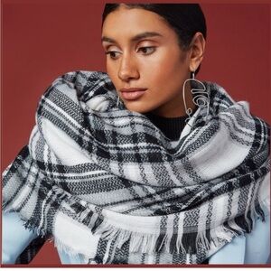 Olive & Pique Plaid Blanket Scarf